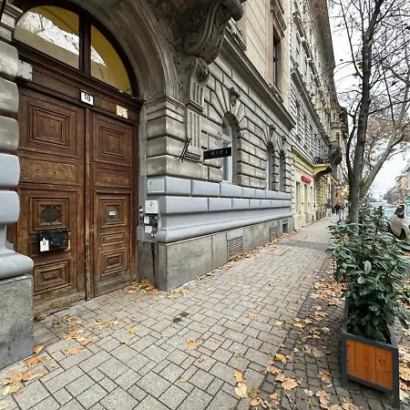 Spacious & Cozy W/ Terrace Budapeszt