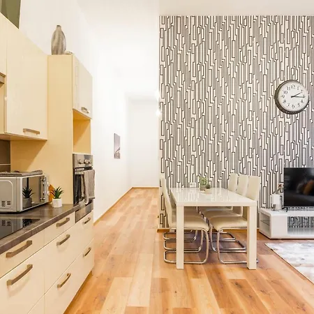 Spacious & Cozy W/ Terrace Apartman Budapest