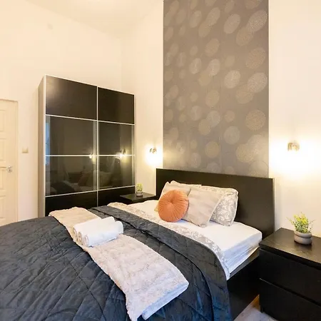 Daire Spacious & Cozy W/ Terrace Budapeşte