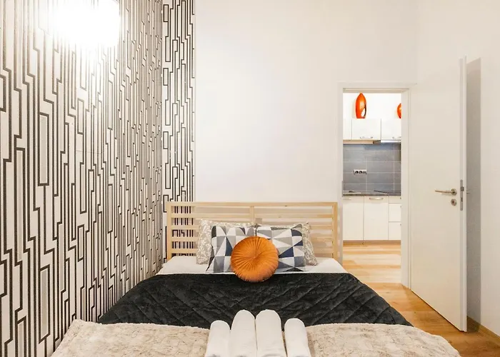 Apartment Spacious & Cozy W/ Terrace *