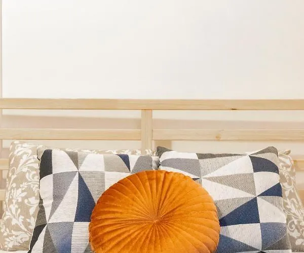 Spacious & Cozy W/ Terrace Apartment *