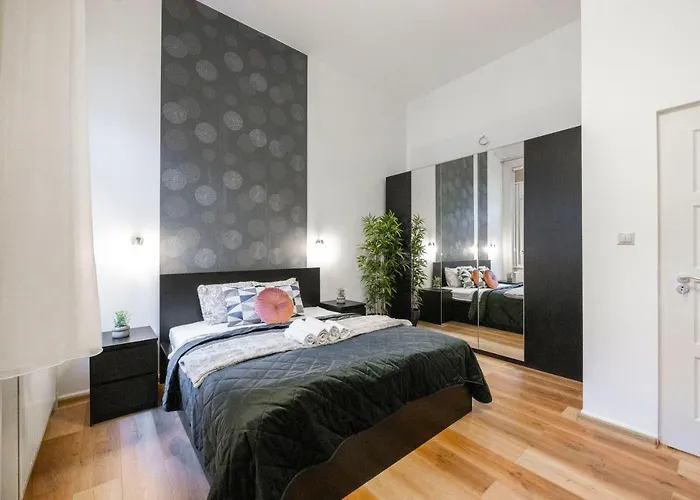 Spacious & Cozy W/ Terrace Apartament Budapesta