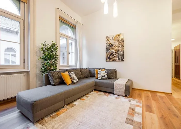 Spacious & Cozy W/ Terrace * Budapest