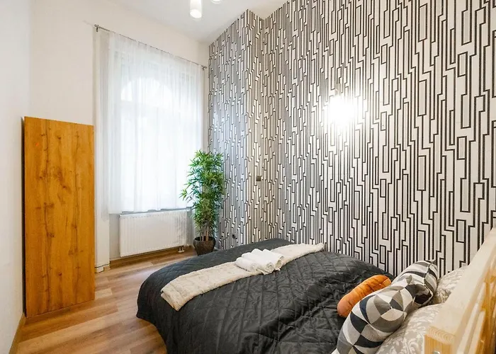 Spacious & Cozy W/ Terrace *