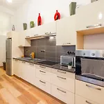 Апартаменты Spacious & Cozy W/ Terrace Будапешт