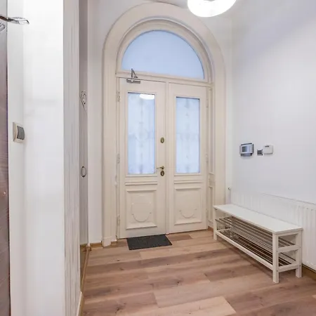 Spacious & Cozy W/ Terrace Apartamento