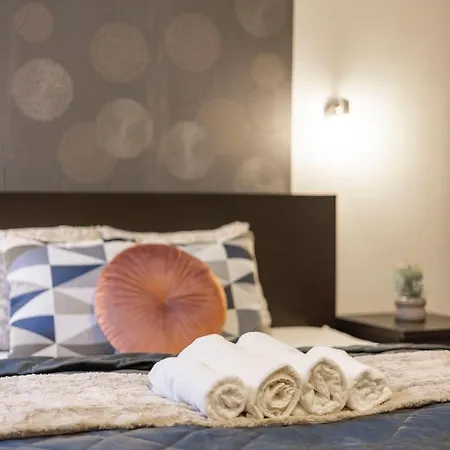 Spacious & Cozy W/ Terrace