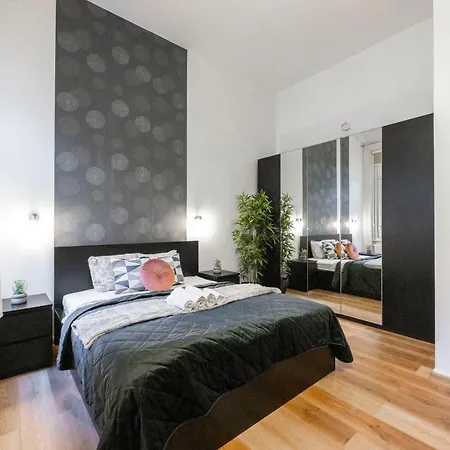 Spacious & Cozy W/ Terrace Appartamento Budapest