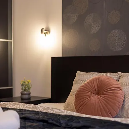 Spacious & Cozy W/ Terrace *