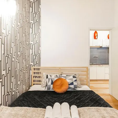 Lägenhet Spacious & Cozy W/ Terrace *