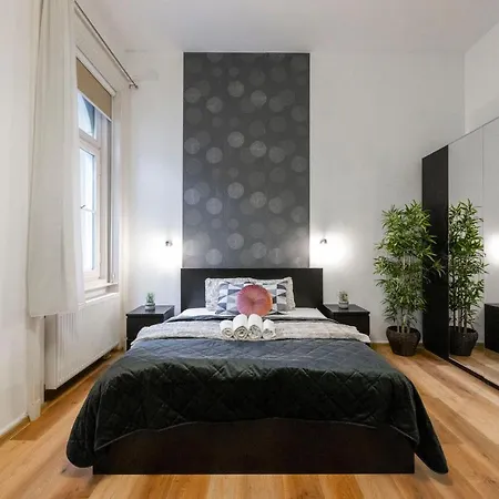 Spacious & Cozy W/ Terrace Lägenhet *